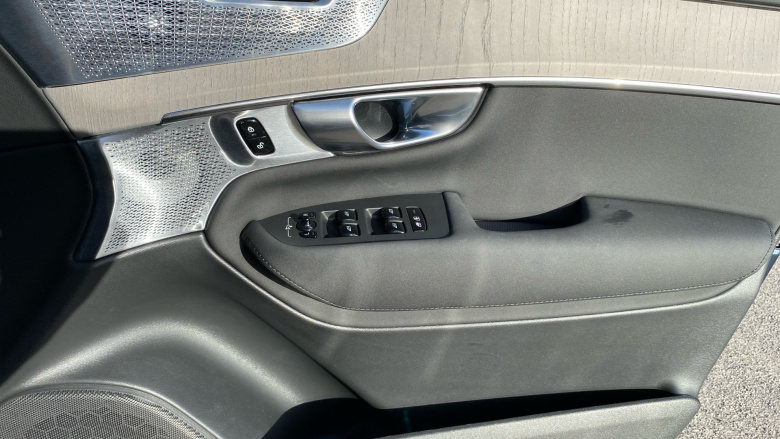 Volvo XC90 2.0 T8 PHEV Ultra Dark 5dr AWD Geartronic Estate